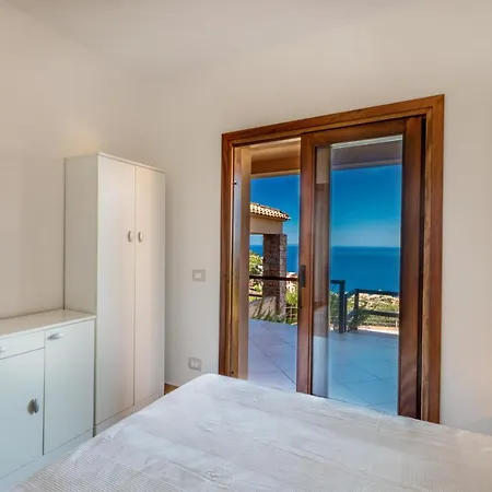 Casa Rosa Rossa - Perfect House For Family Holidays コスタ・パラディーゾ